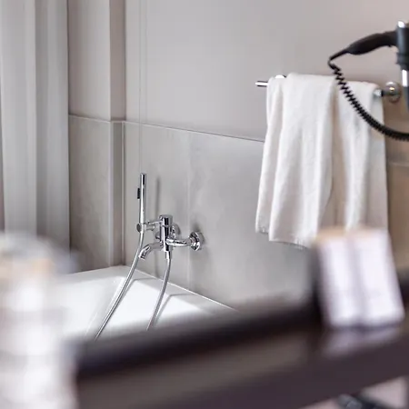 H2c Milanofiori Hotel 4*
